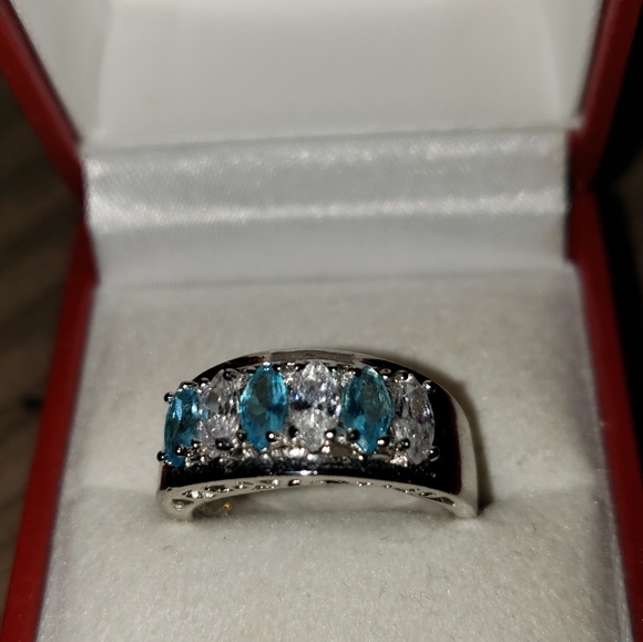 New womens ring topaz 14ktwg size 7